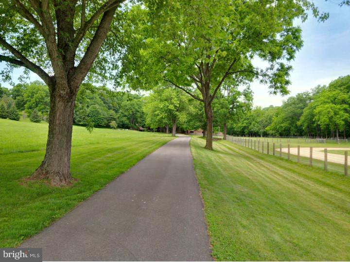 2925 Adams Way Riegelsville, PA 18077 - Photo 2 of 25