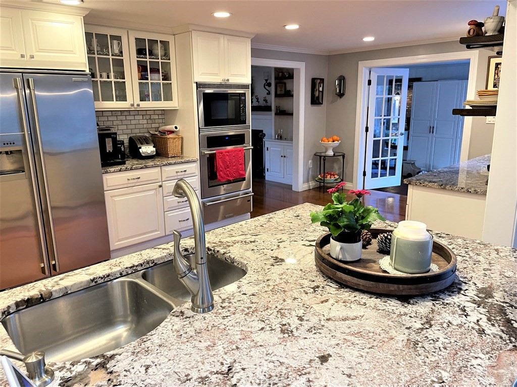 78 Claypit Hill Road Wayland, MA 01778 - Photo 11 of 42