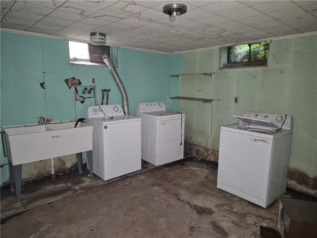 380 Shady Avenue Sharon, PA 16146 - Photo 32 of 36 Appliances stay- unwarranted