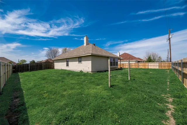 a view of a house with backyard and entertaining space