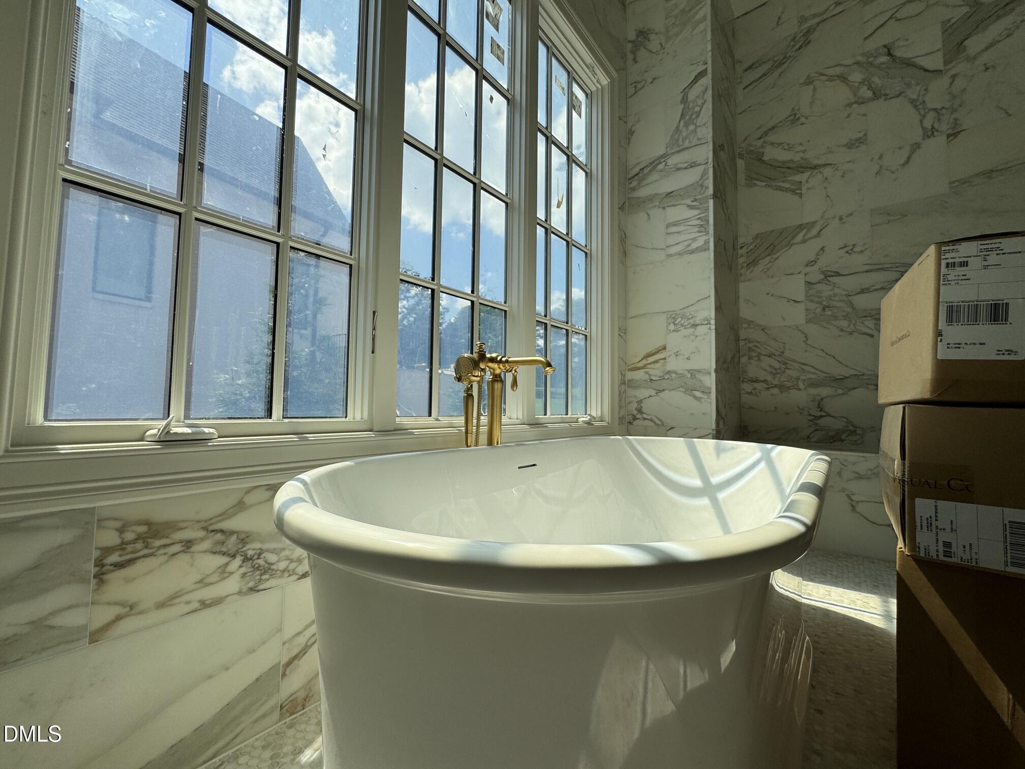 7117 North Ridge Drive Raleigh, NC 27615 - Photo 31 of 90 Primary soaking tub