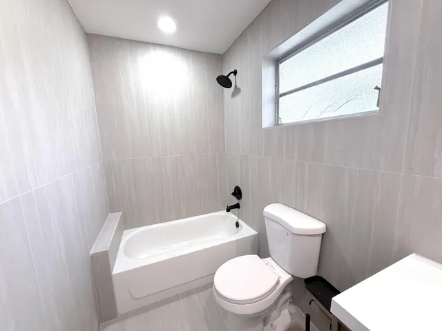 $3,300 | 210 West 23rd Street, Riviera Beach, FL 33404