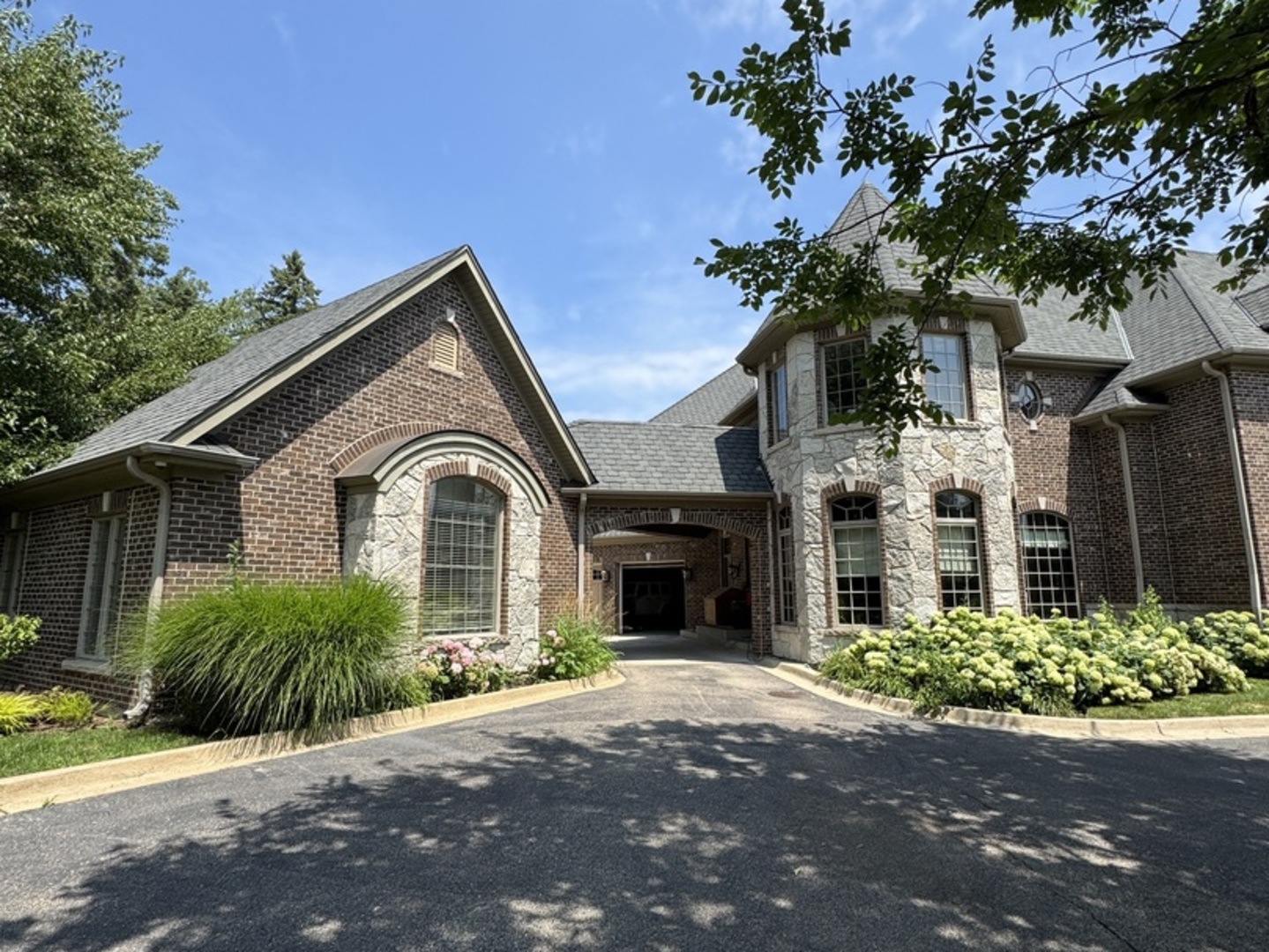 16W122 91st Street Burr Ridge, IL 60527 - Photo 2 of 33