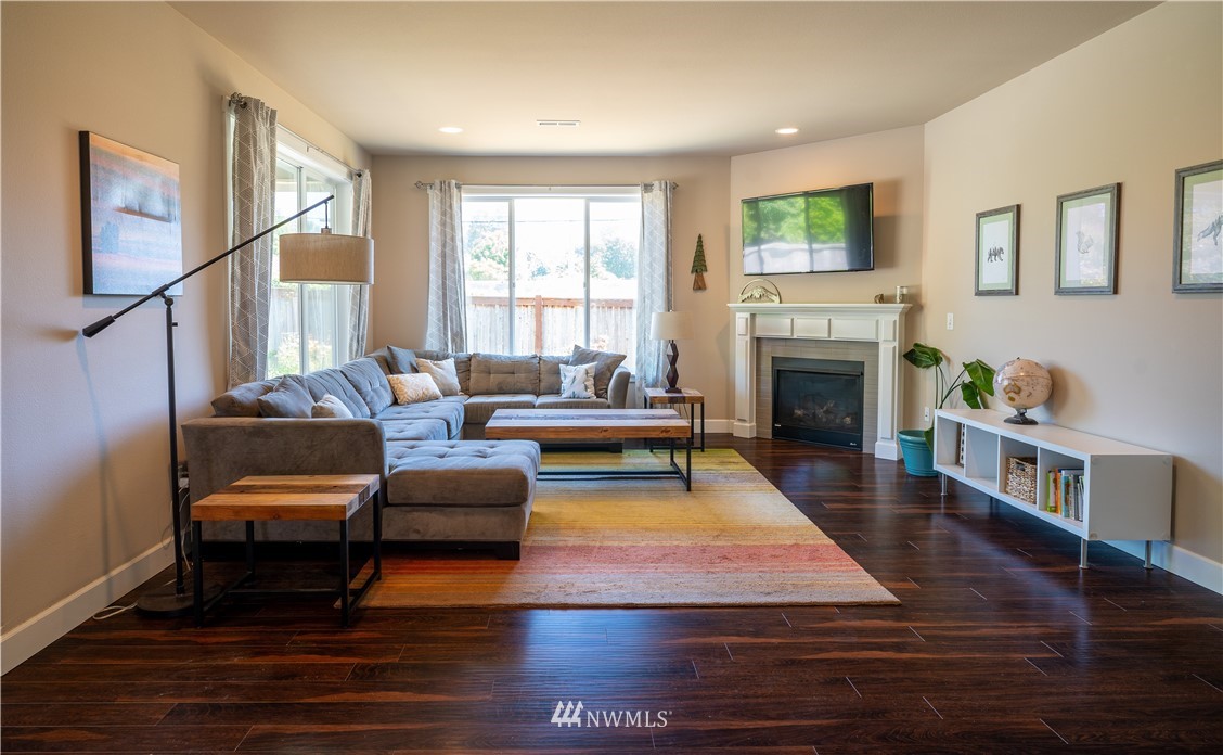 14907 Benton Loop Sumner, WA 98390 - Photo 4 of 16 Gallery Image 4