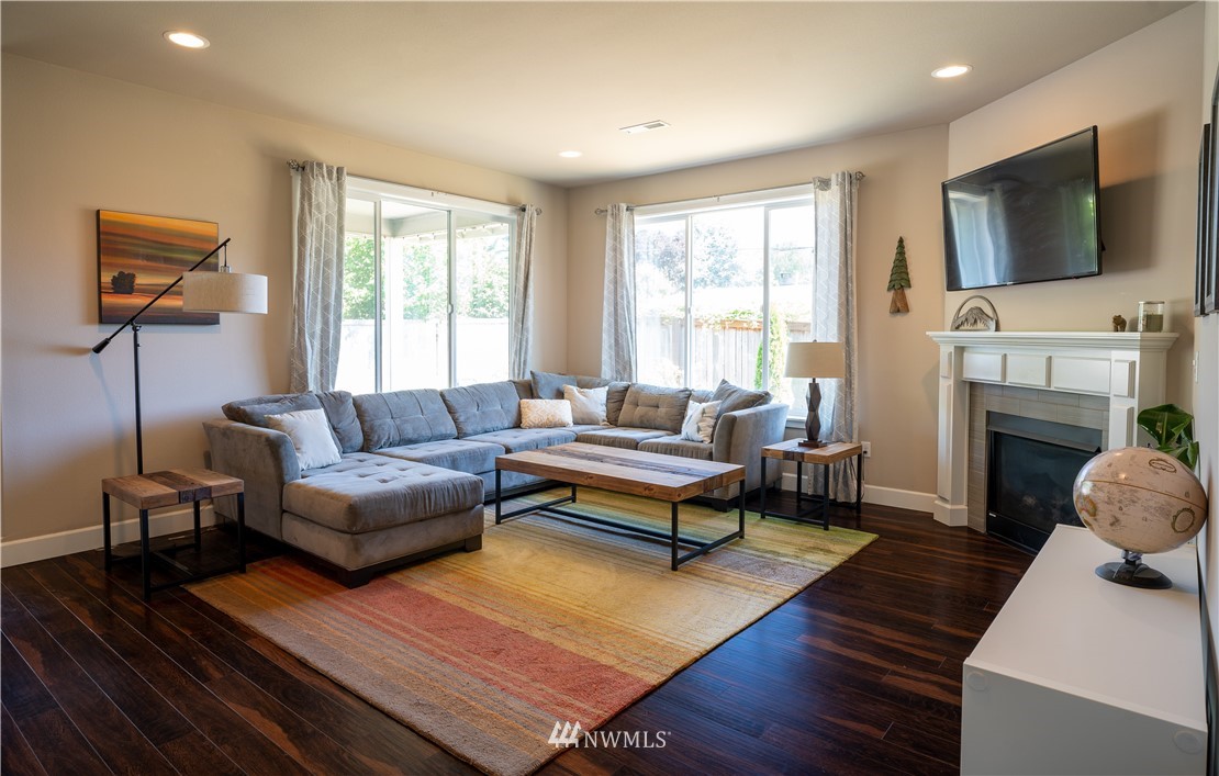14907 Benton Loop Sumner, WA 98390 - Photo 5 of 16 Gallery Image 5