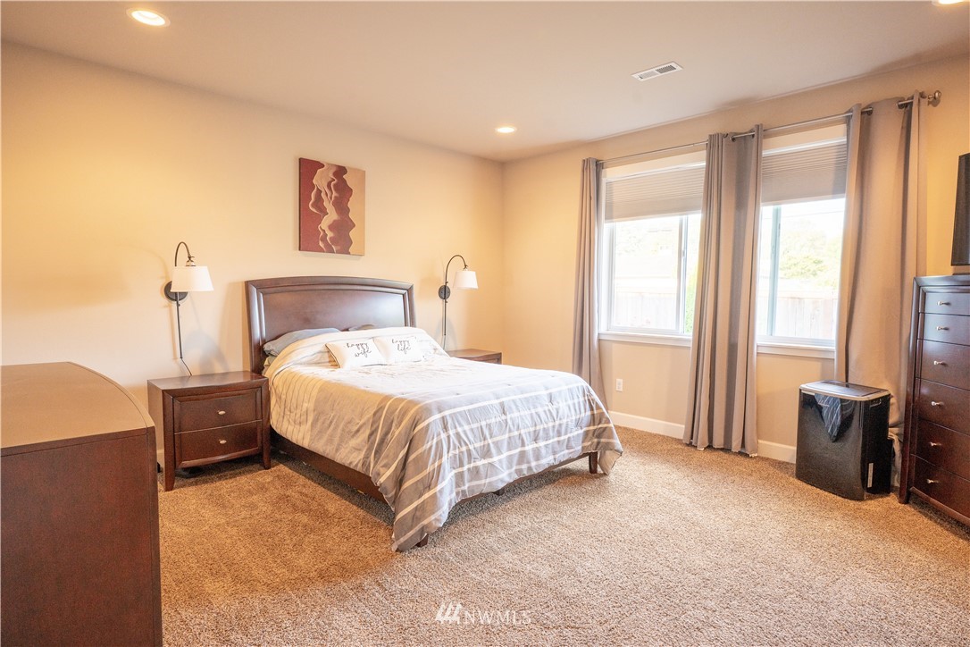 14907 Benton Loop Sumner, WA 98390 - Photo 8 of 16 Gallery Image 8
