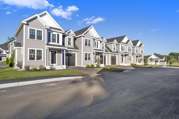 $529,900 | 25 Regency Circle, Unit 1, Kittery, ME 03904