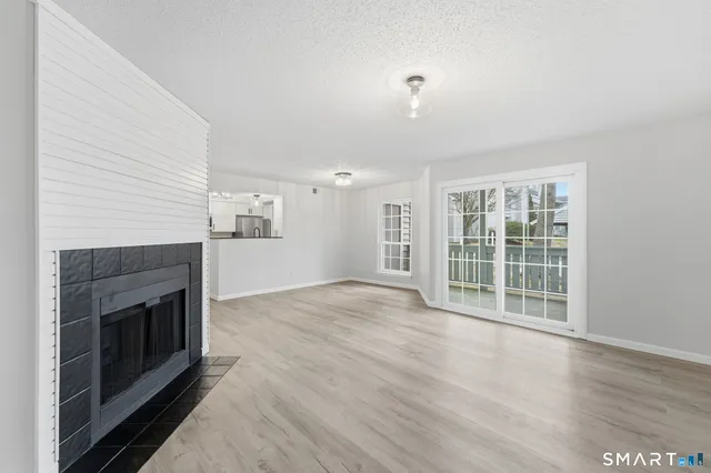 $229,900 | 75 Crown Knoll Court, Unit 103, Groton, CT 06340