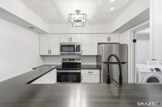 $229,900 | 75 Crown Knoll Court, Unit 103, Groton, CT 06340