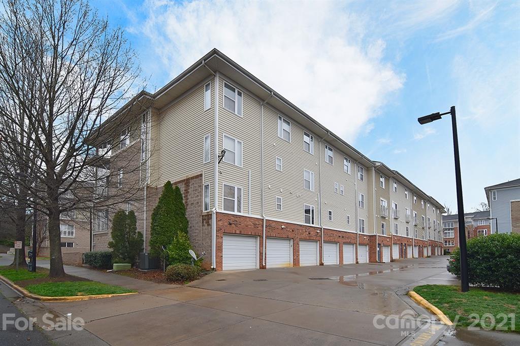 610 Raphael Place Charlotte, NC 28205 - Photo 27 of 27 a view of a building with a street