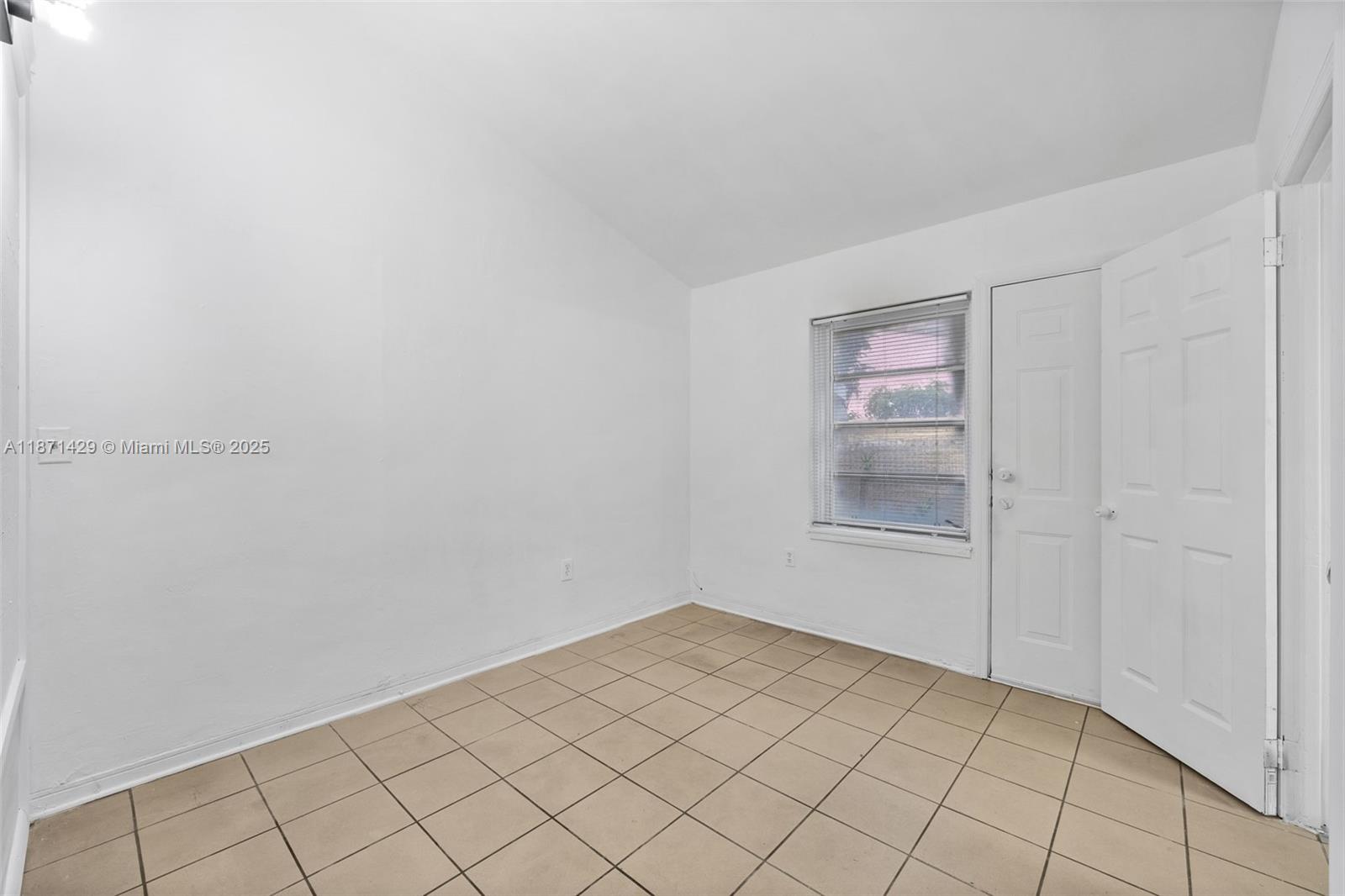 840 Southwest 7th Street, Unit 844 Miami, FL 33130 - Photo 3 of 10 a view of an empty room