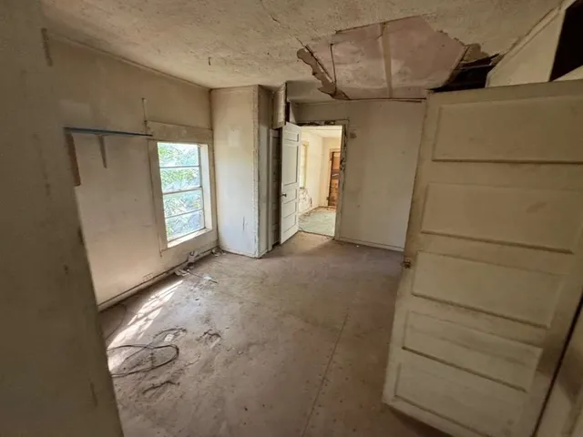 $26,999 | 502 East Franklin Avenue, Electra, TX 76360