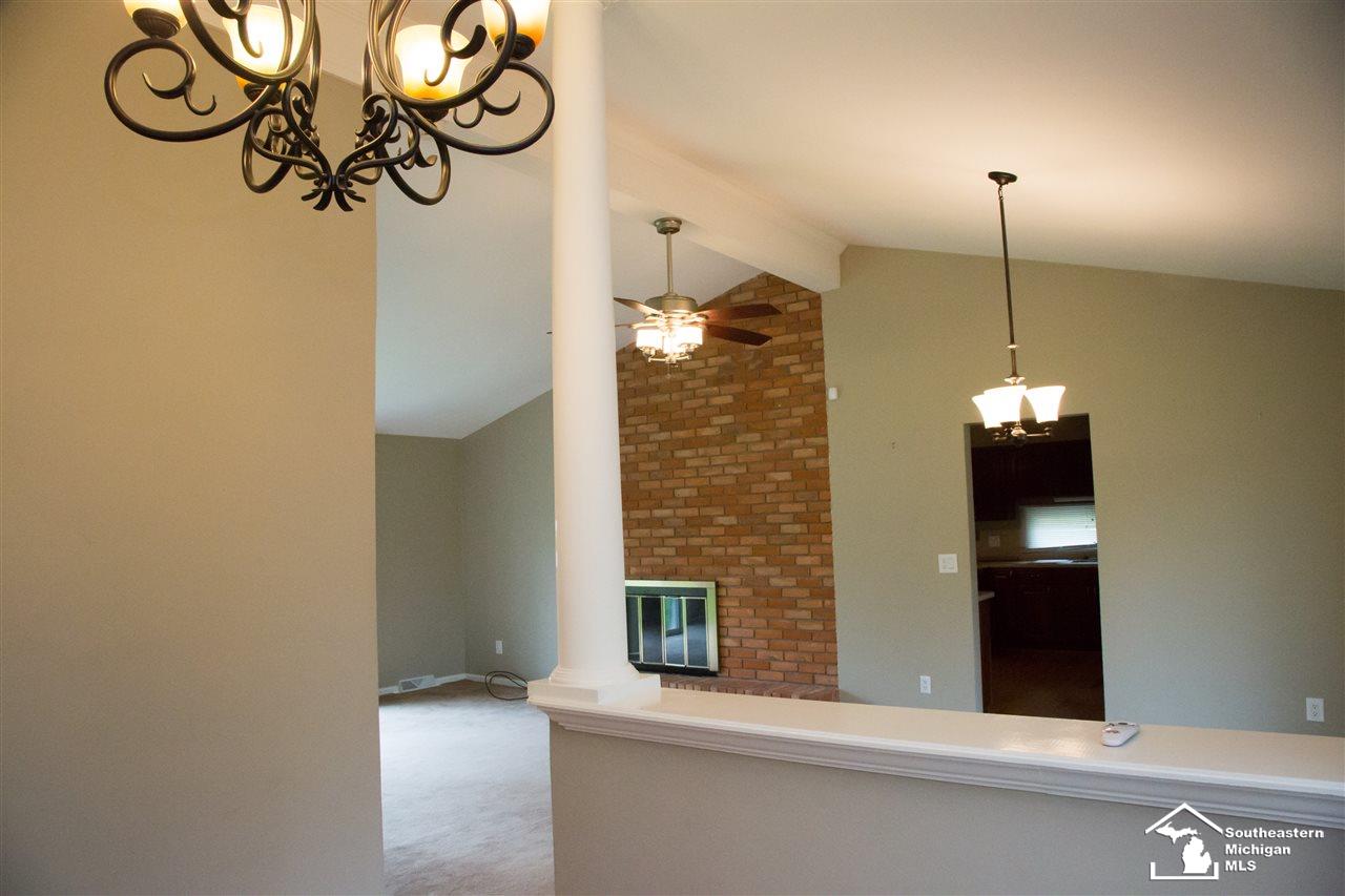 28368 Chatham Road Grosse Ile, MI 48138 - Photo 9 of 36 31347793-8.JPG