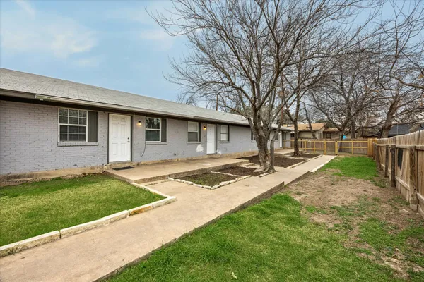 $1,200 | 8212 Sam Rayburn Drive, Unit 4, Austin, TX 78753
