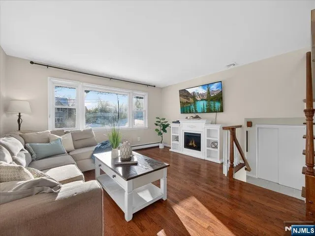 $749,900 | 33 Sherwood Drive, Ramsey, NJ 07446