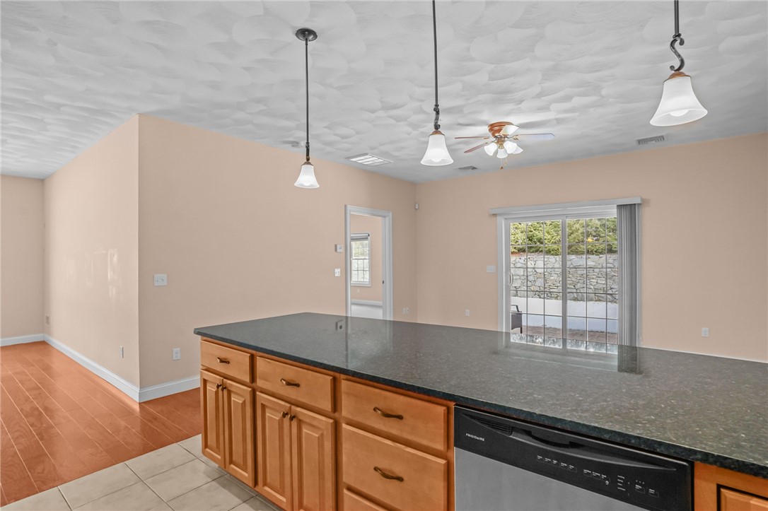 41 Breakneck Hill Road, Unit 61 Lincoln, RI 02865 - Photo 12 of 50