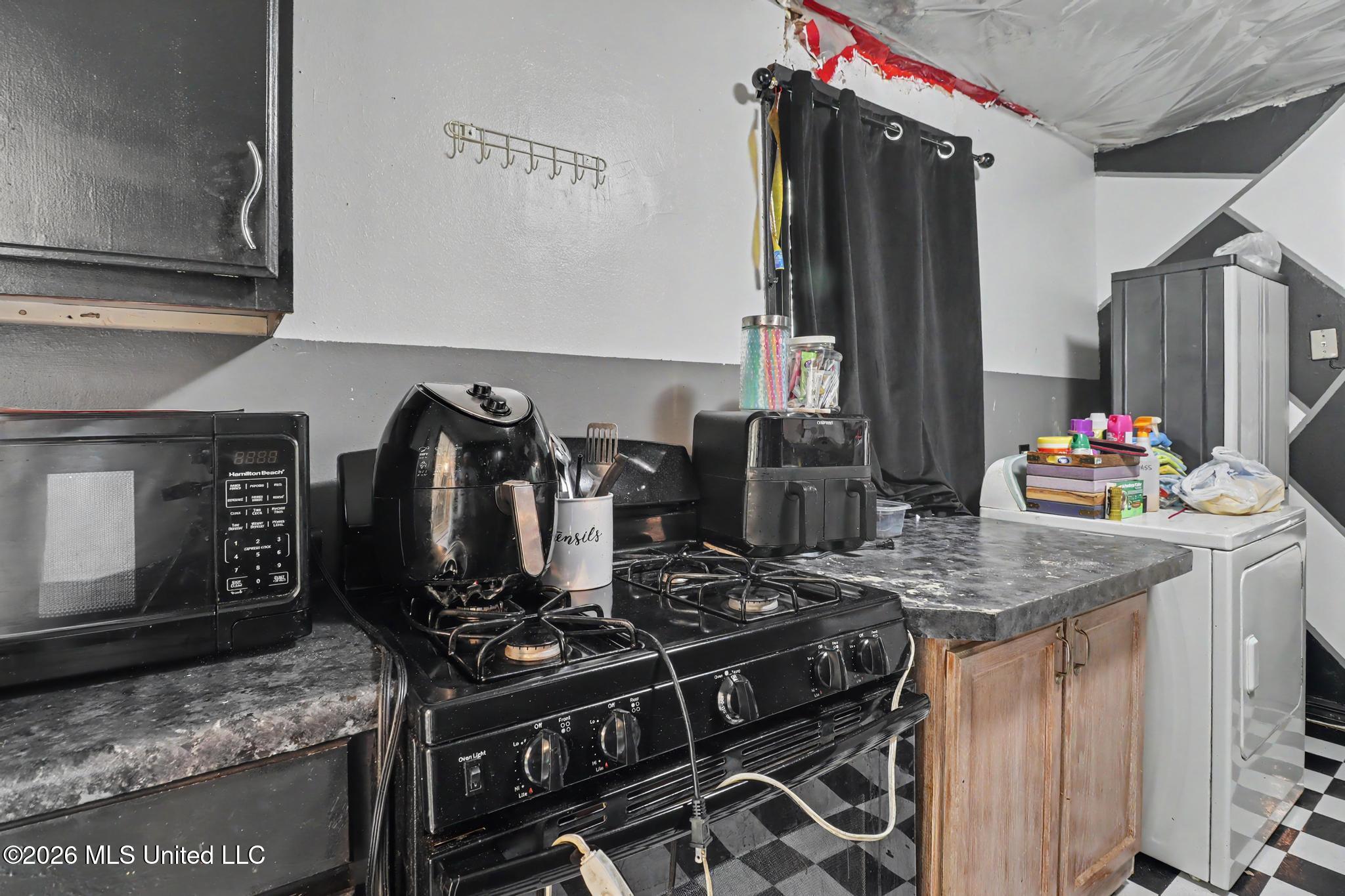 5012 Old Pass Road Gulfport, MS 39501 - Photo 6 of 15 IMG_4350