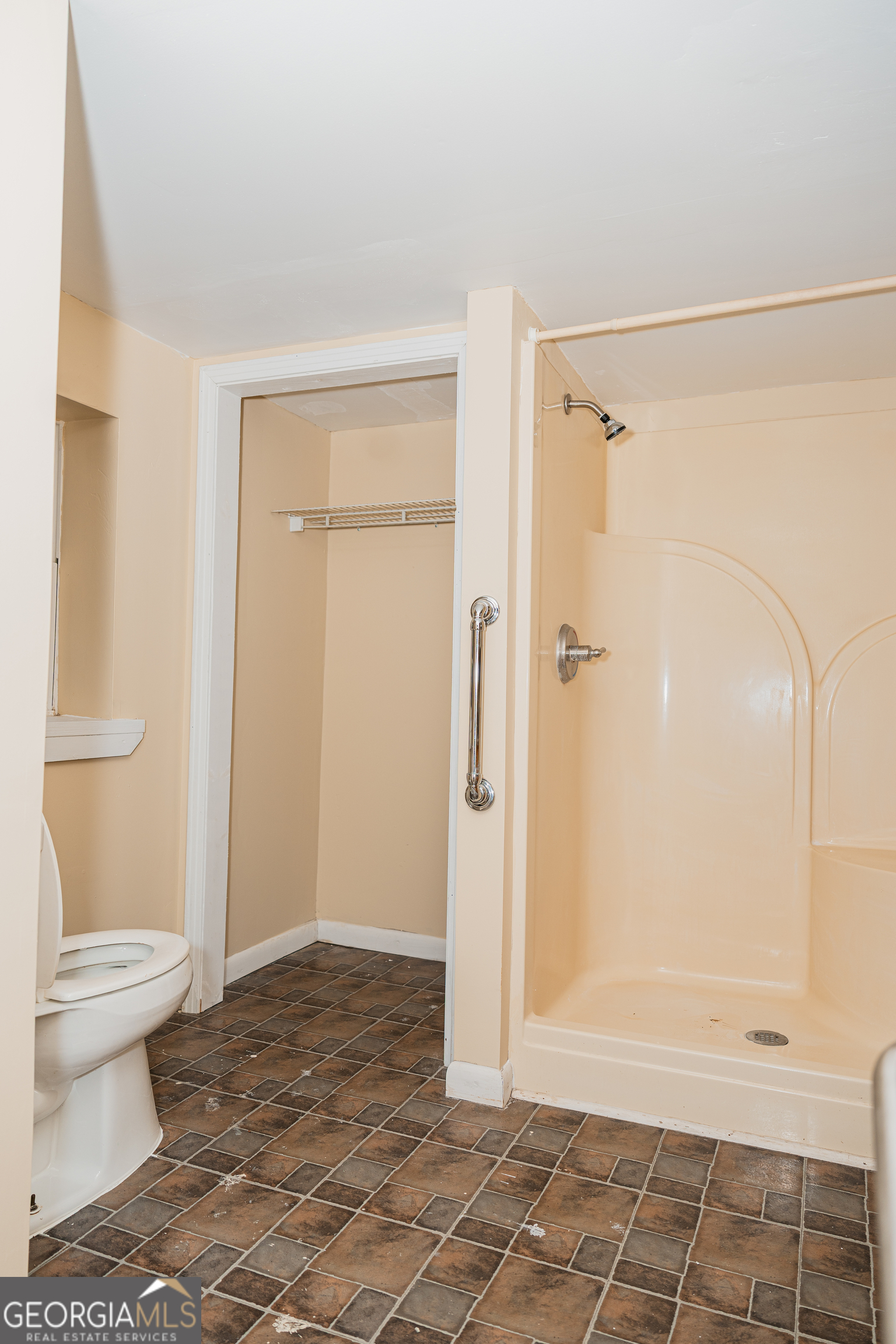 4427 Pine Valley Road Waycross, GA 31503 - Photo 15 of 24 a bathroom with a shower and a toilet