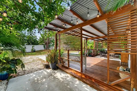 $299,000 | 824 59th Avenue Northeast, St. Petersburg, FL 33703