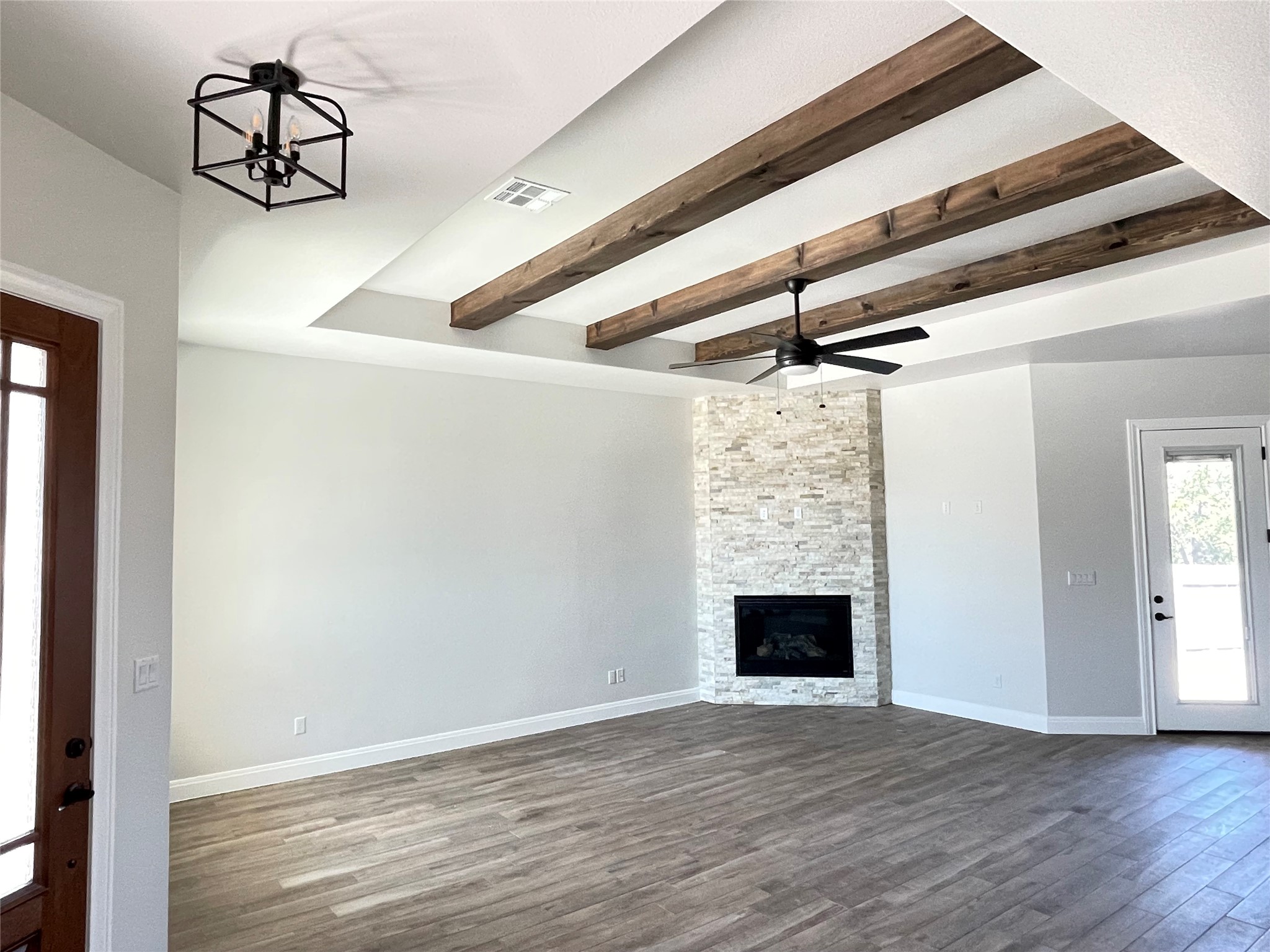 104 Creek Point Drive Georgetown, TX 78628 - Photo 4 of 18