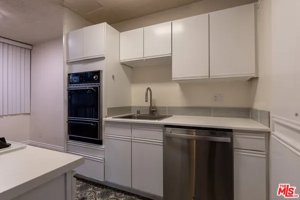 $1,980 | 11133 Rose Avenue, Unit 21, Los Angeles, CA 90034