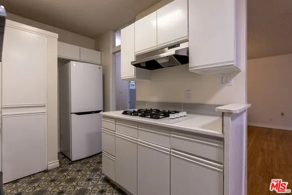 $1,980 | 11133 Rose Avenue, Unit 21, Los Angeles, CA 90034