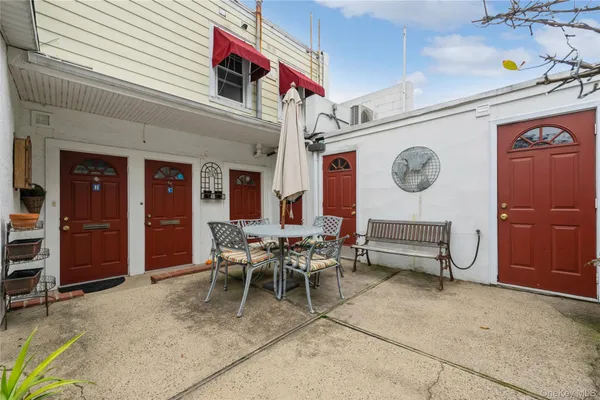 $2,700 | 51 Spring Street, Unit C, Oyster Bay, NY 11771