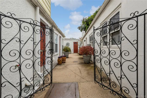 $2,700 | 51 Spring Street, Unit C, Oyster Bay, NY 11771