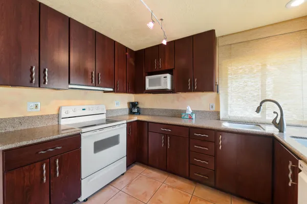 $425,000 | 77568 Calle Las Brisas North, Palm Desert, CA 92211