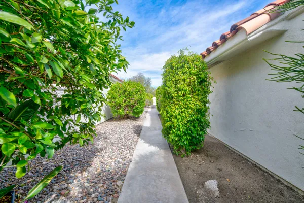 $425,000 | 77568 Calle Las Brisas North, Palm Desert, CA 92211