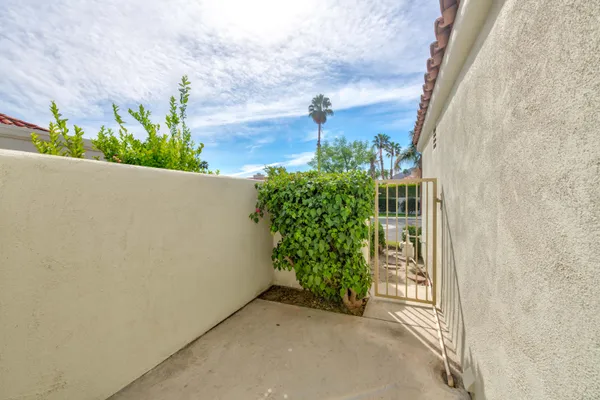 $425,000 | 77568 Calle Las Brisas North, Palm Desert, CA 92211