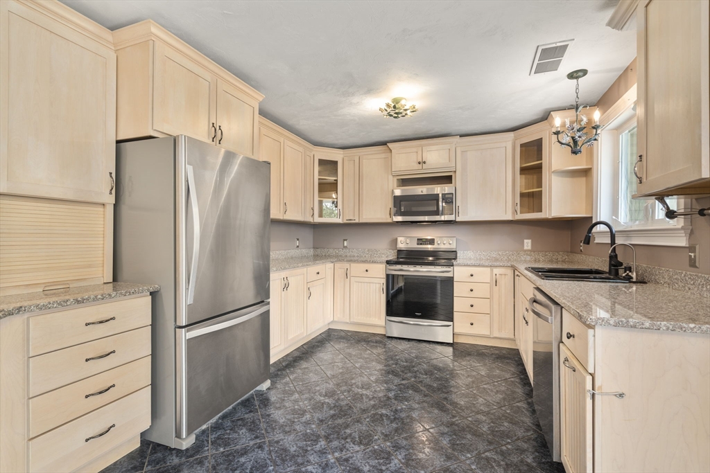 893 Cronin Road Warren, MA 01585 - Photo 9 of 38