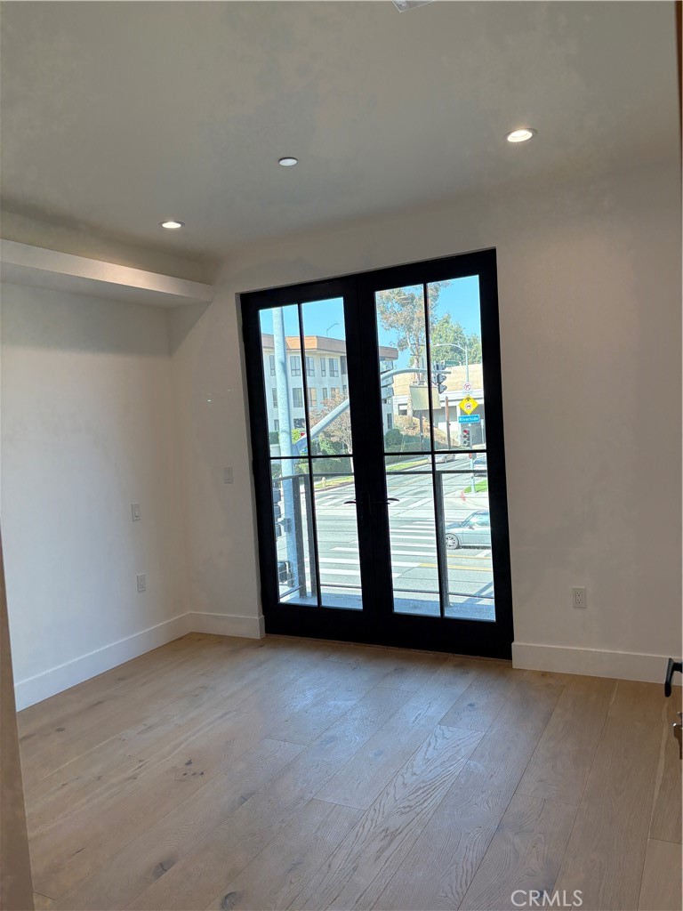 10352 Riverside Drive, Unit 201 Toluca Lake, CA 91602 - Photo 19 of 49 an empty room with a large window
