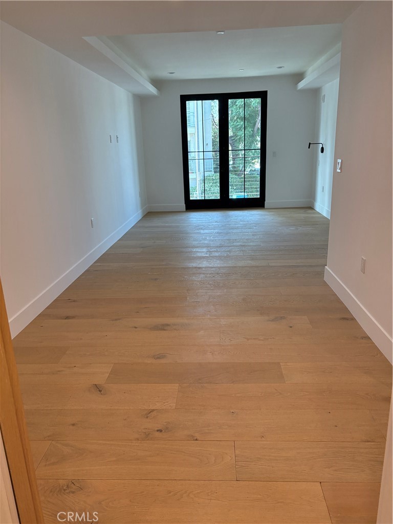 10352 Riverside Drive, Unit 201 Toluca Lake, CA 91602 - Photo 30 of 49 an empty room with windows