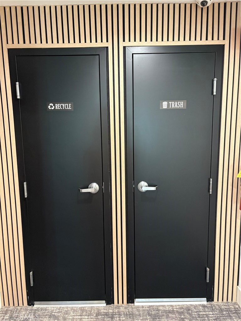 10352 Riverside Drive, Unit 201 Toluca Lake, CA 91602 - Photo 35 of 49