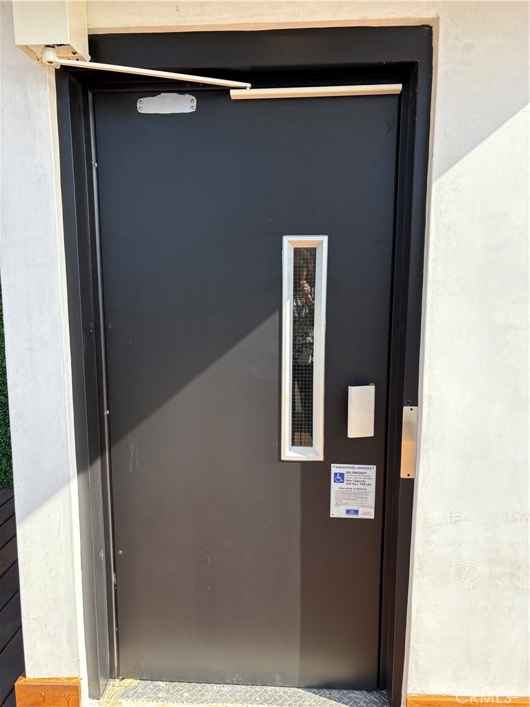 10352 Riverside Drive, Unit 201 Toluca Lake, CA 91602 - Photo 39 of 49 a view of front door