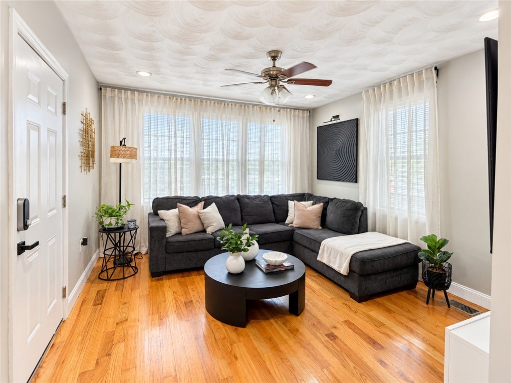 25 Rutland Street Providence, RI 02907 - Photo 3 of 20 Gallery Image 3