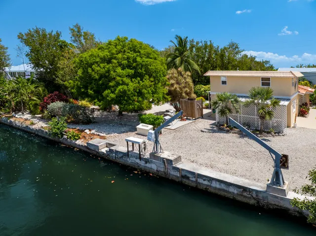 $1,250,000 | 30985 Hibiscus Drive, Big Pine Key, FL 33043