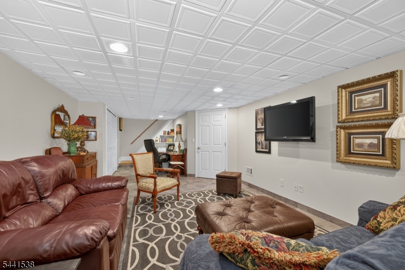 653 Foothill Road Bridgewater, NJ 08807 - Photo 26 of 41