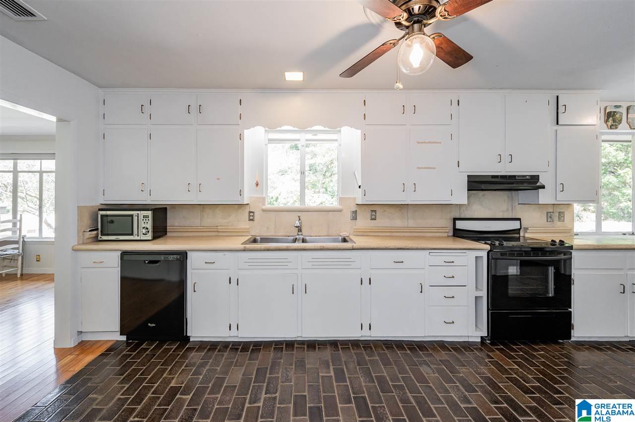 2716 Woodridge Road Birmingham, AL 35223 - Photo 12 of 37