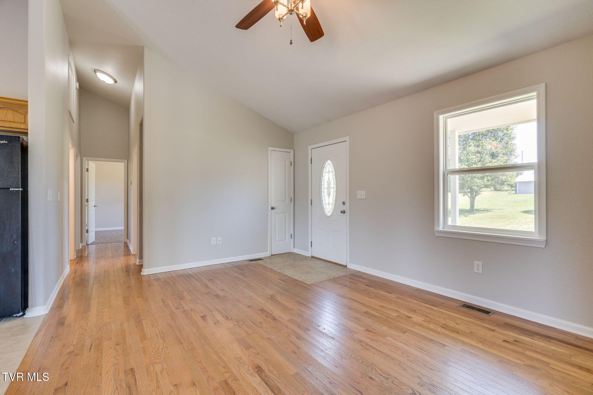 1031 Old Cemetery Road Greeneville, TN 37745 - Photo 5 of 25 005