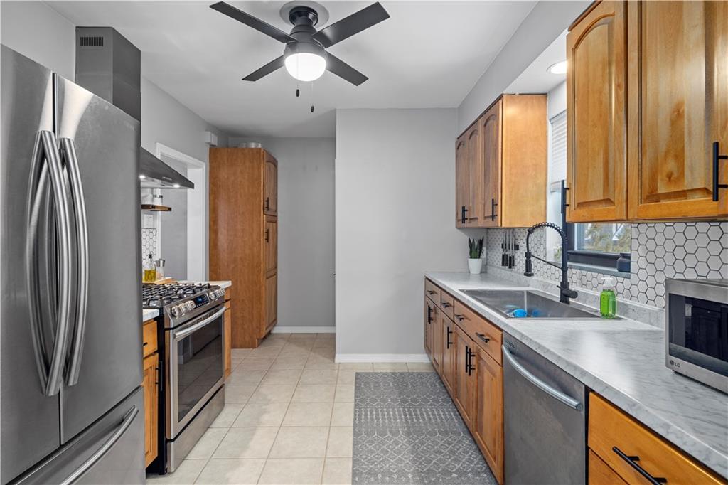 242 Cascade Road Pittsburgh, PA 15221 - Photo 16 of 25 Gallery Image 16
