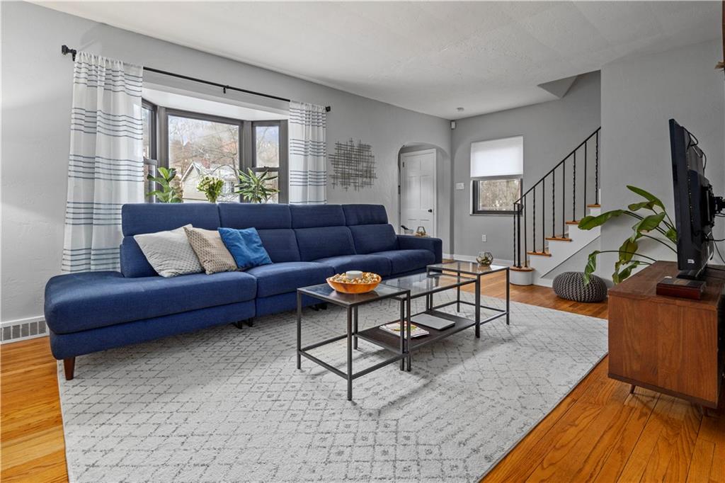 242 Cascade Road Pittsburgh, PA 15221 - Photo 4 of 25 Gallery Image 4