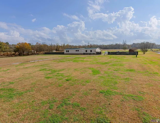 $327,000 | 9450 Bueche Road, Erwinville, LA 70729