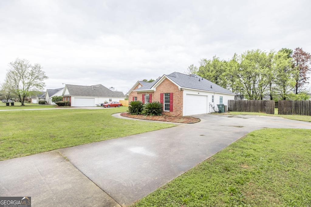 319 Smithville Church Road Warner Robins, GA 31088 - Photo 1 of 34 a front view of house with yard and green space