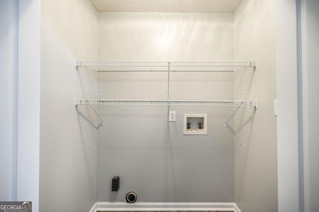 319 Smithville Church Road Warner Robins, GA 31088 - Photo 17 of 34 a bathroom with a shower