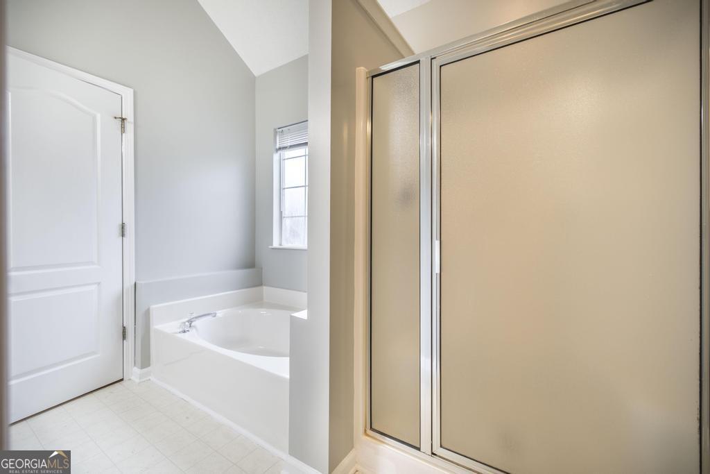 319 Smithville Church Road Warner Robins, GA 31088 - Photo 21 of 34 a white bath tub with shower and a sink
