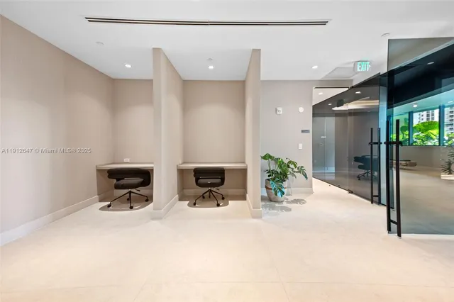 $9,500 | 700 Northeast 24th Street, Unit 5606, Miami, FL 33137