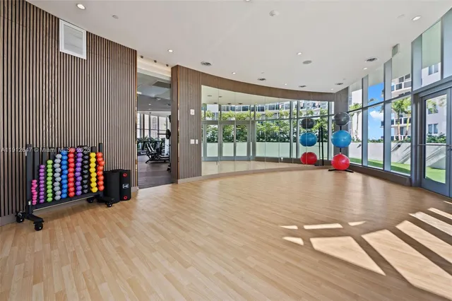 $9,500 | 700 Northeast 24th Street, Unit 5606, Miami, FL 33137