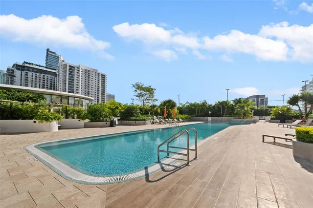 $9,500 | 700 Northeast 24th Street, Unit 5606, Miami, FL 33137